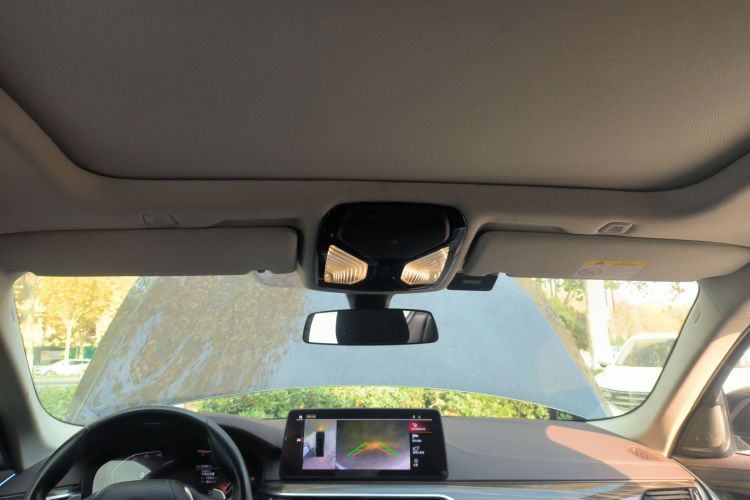 宝马5系 2022款 改款 530Li 领先型 豪华套装中控内饰22