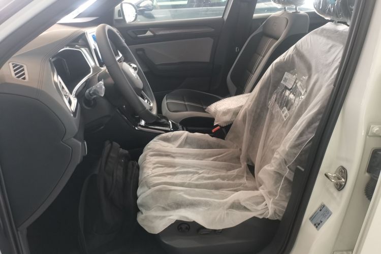 大众 T-ROC探歌 2025款 改款二 300TSI DSG两驱星光版中控内饰19