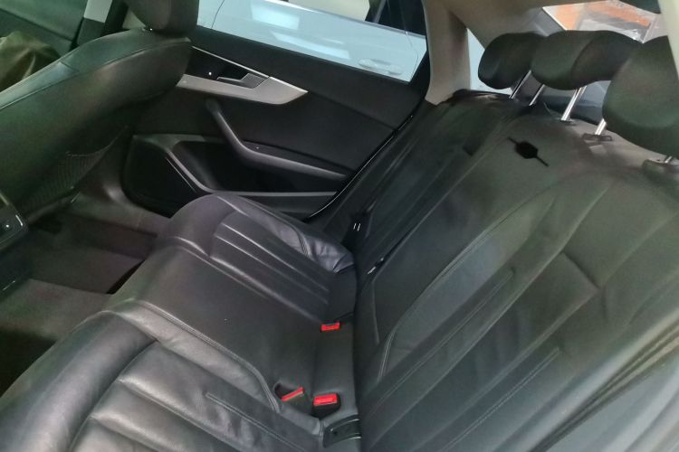 奥迪A4L 2018款 30周年年型 40 TFSI 时尚型中控内饰21