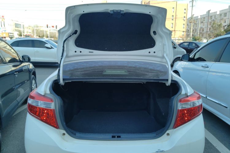 丰田 威驰 2014款 1.3L 自动型尚版机舱底盘23