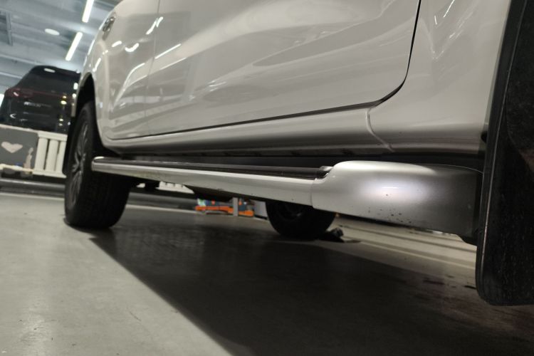 日产 途达 2020款 2.5L XV 4WD 自动四驱旗舰版局部细节9001