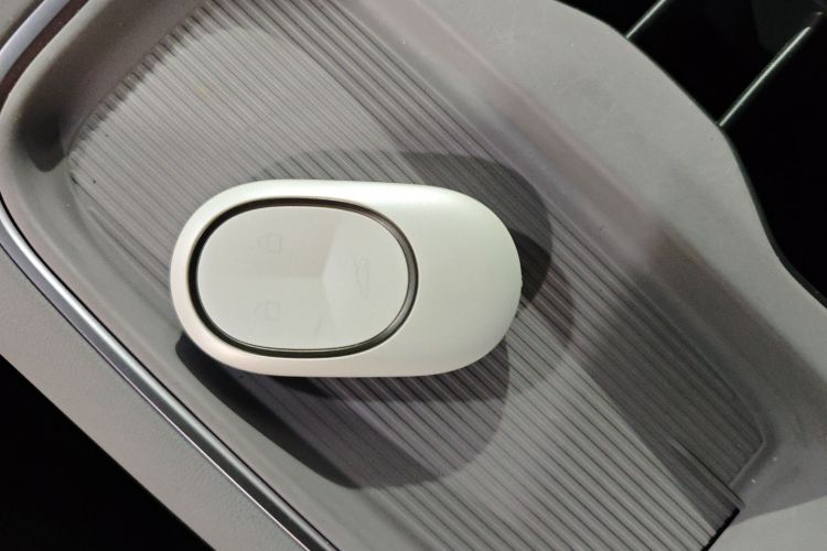 蔚来EC6 2024款 75kWh中控内饰7001