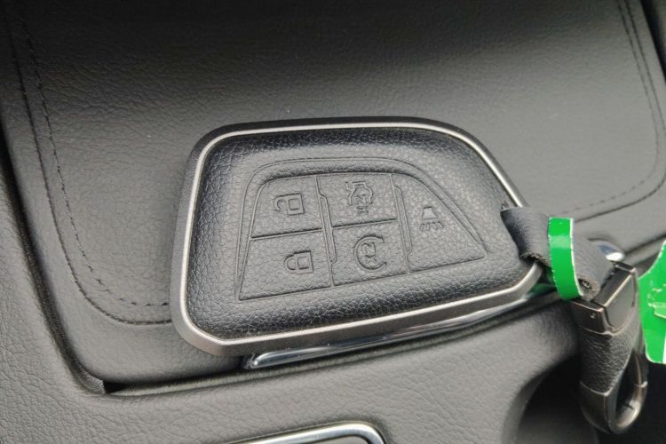 凯迪拉克XT4 2024款 28T 两驱尊贵型中控内饰11