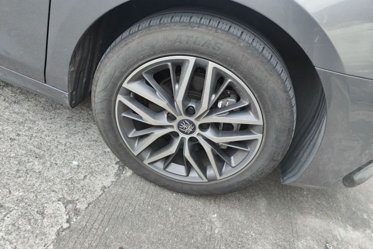 比亚迪 秦PLUS 2021款 EV 500KM 尊贵型车身外观10