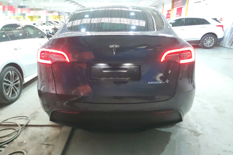 特斯拉 Model Y 2021款 长续航全轮驱动版 3D7车身外观6