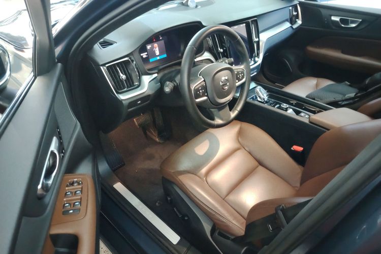 沃尔沃S60 2023款 B4 智逸豪华版中控内饰7003