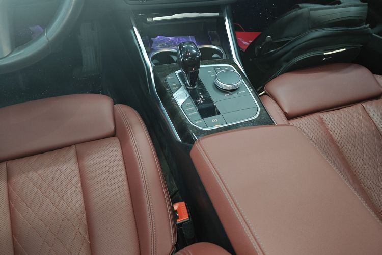 宝马3系 2022款 325Li M运动套装中控内饰18