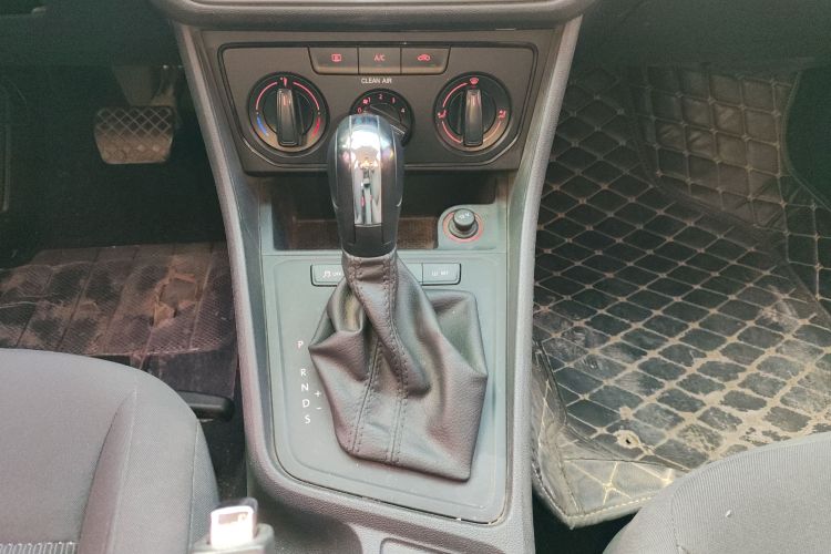 大众 朗逸 2017款 1.6L 自动风尚版中控内饰18