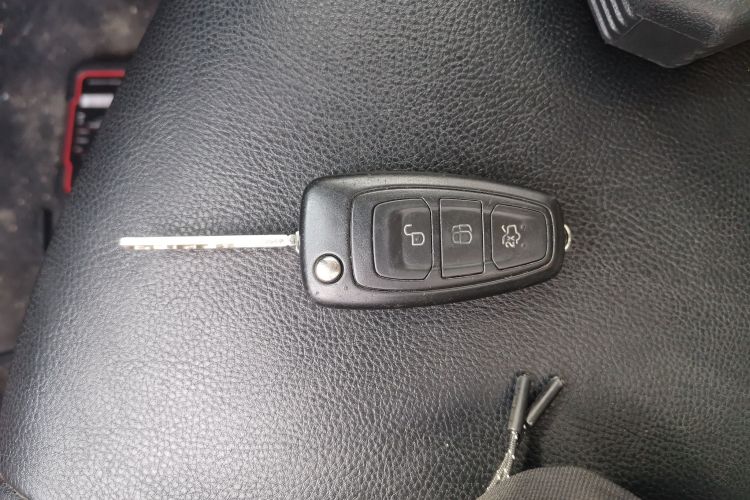 福特 福克斯 2017款 两厢 1.6L 自动舒适型智行版中控内饰7001