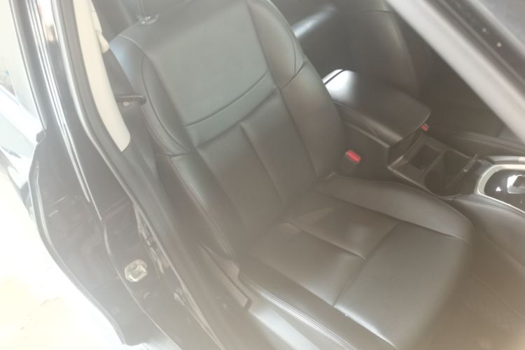 日产 奇骏 2015款 2.0L CVT舒适MAX版 2WD局部细节41