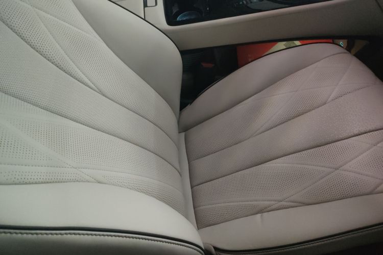 腾势D9 2024款 DM-i 980 四驱尊贵型局部细节41