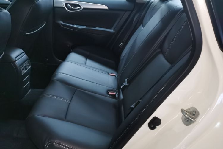 日产 轩逸 2024款 经典 1.6XE CVT舒适版中控内饰7004