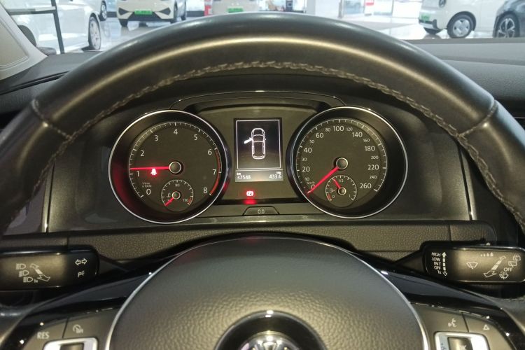 大众 高尔夫 2020款 200TSI DSG舒适进取版中控内饰14