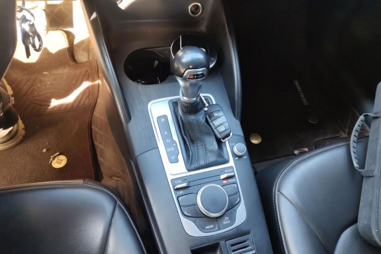 奥迪A3 2014款 Sportback 35 TFSI 自动时尚型中控内饰18