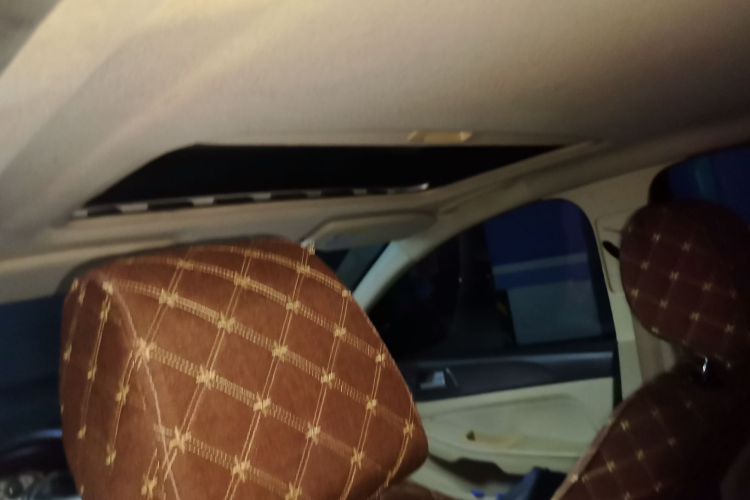 福特 福克斯 2013款 三厢经典 1.8L 手动百万纪念版中控内饰22