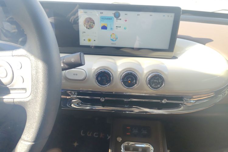 五菱汽车 五菱缤果 2023款 203km 舒享款中控内饰16