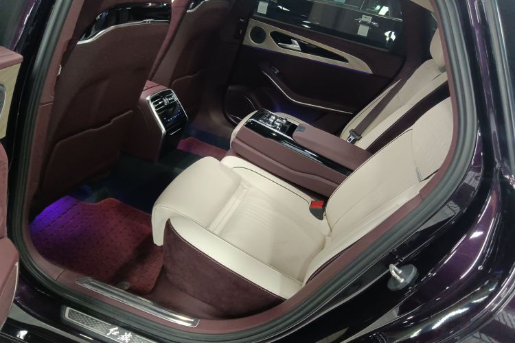 红旗H9 2020款 改款 2.0T 智联旗畅版中控内饰21