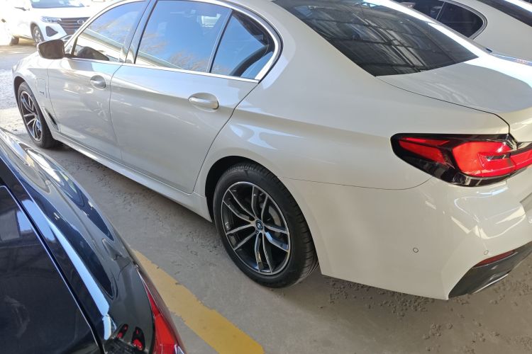 宝马5系新能源 2022款 改款三 535Le 先锋版M运动套装车身外观4