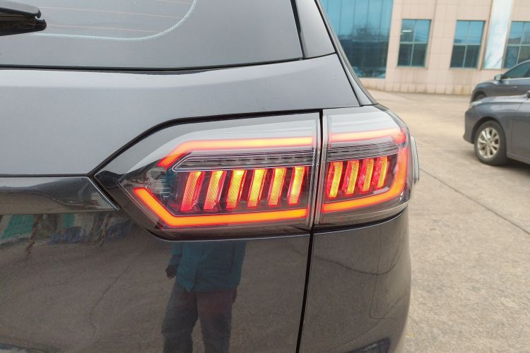 奇瑞 瑞虎8 PLUS鲲鹏e+ 2022款 PHEV 1.5T都市e+车身外观9