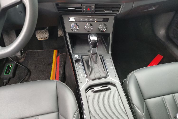 大众 帕萨特 2022款 280TSI 商务版中控内饰18