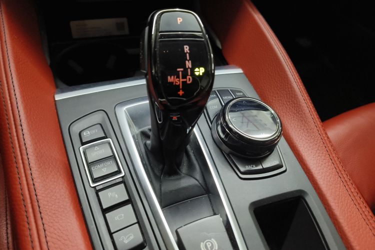 宝马X6 2019款  xDrive35i尊享型 M运动套装中控内饰18