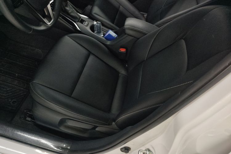 丰田 卡罗拉 2023款 1.8L 智能电混双擎 先锋版中控内饰19