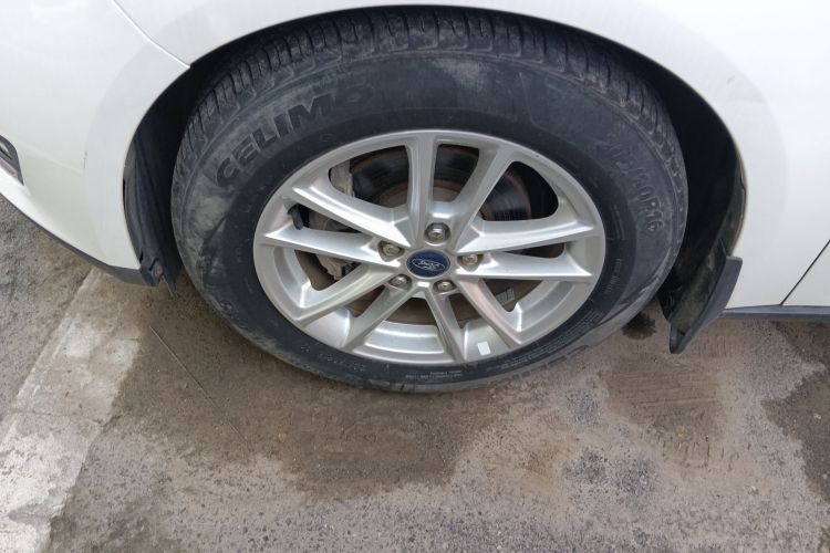 福特 福克斯 2017款 三厢 1.6L 自动风尚型智行版车身外观35