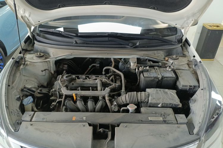 起亚K2 2017款 三厢 1.4L AT GLS机舱底盘24