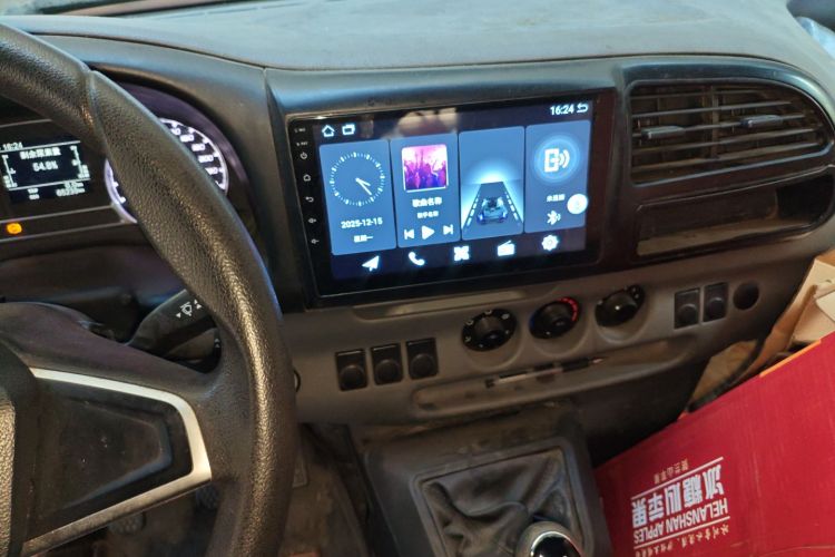 江铃 特顺 2019款 2.8T商运型短轴低顶6座国VI JX493中控内饰16