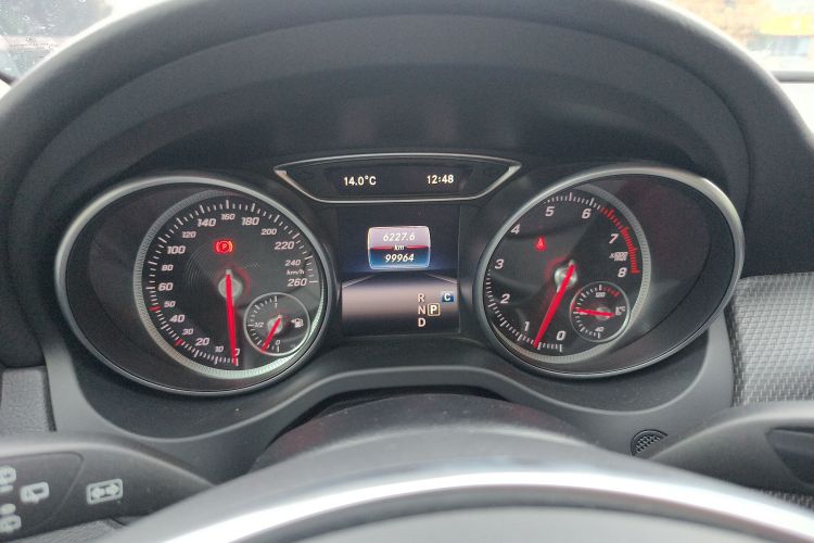 奔驰GLA 2019款 GLA 200 动感型中控内饰14