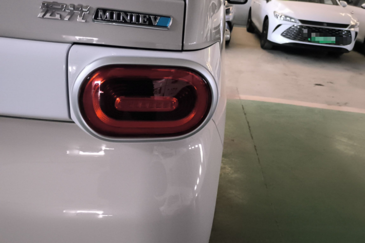 五菱汽车 宏光MINIEV 2024款 第三代 215km 青春版车身外观9