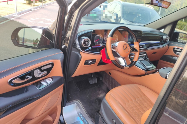 奔驰 威霆 2024款 2.0T 商务版 7座中控内饰20