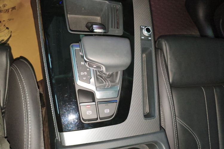 奥迪Q5L 2022款 40T 豪华动感型中控内饰18