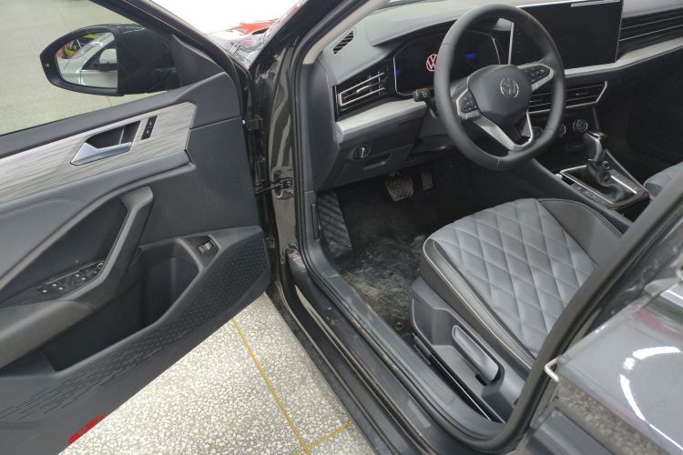 大众 速腾 2025款 改款三 300TSI DSG超越版中控内饰7003