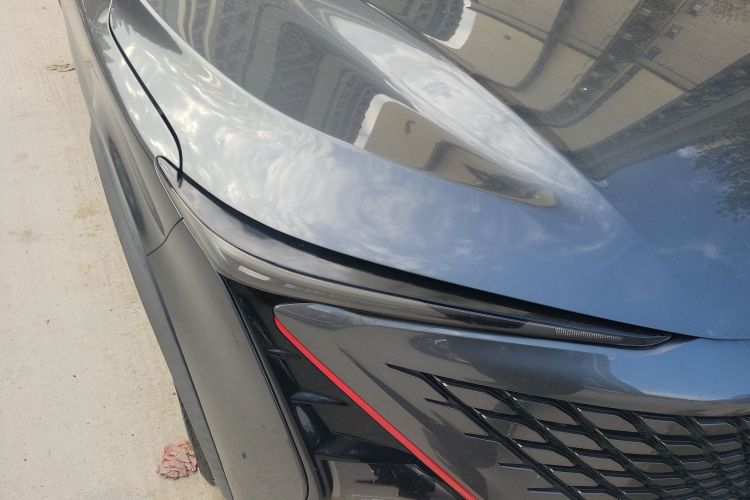 长安UNI-T 2020款 1.5T 尊贵型车身外观6006