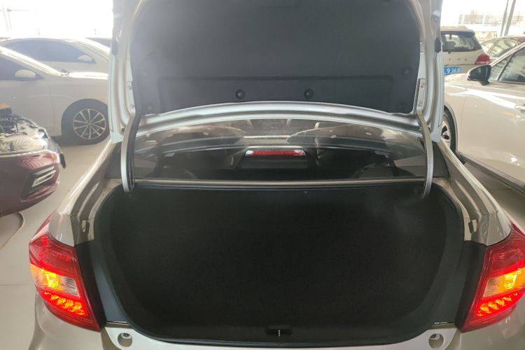 吉利汽车 远景 2016款 1.5L 自动幸福版机舱底盘23