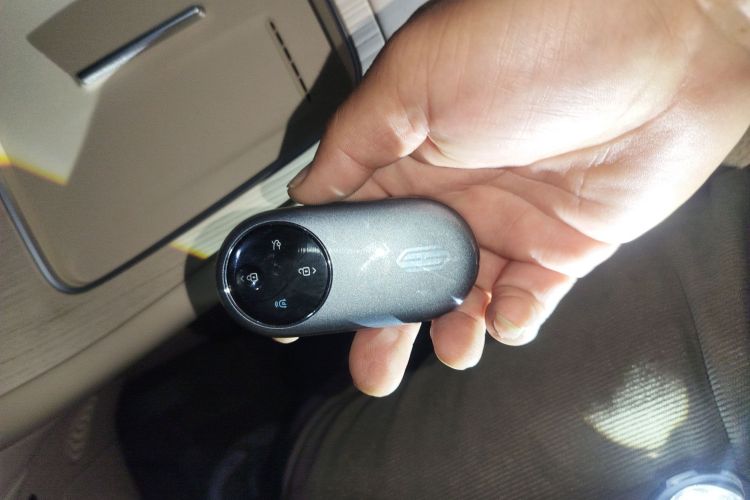 鸿蒙智行 尚界H5 2025款 增程 Max中控内饰11