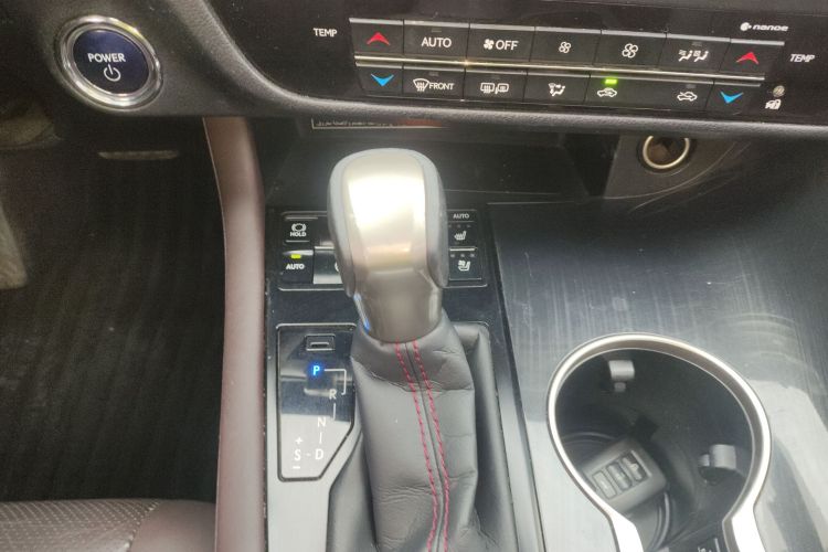 雷克萨斯RX 2016款 450h 四驱典雅版中控内饰18