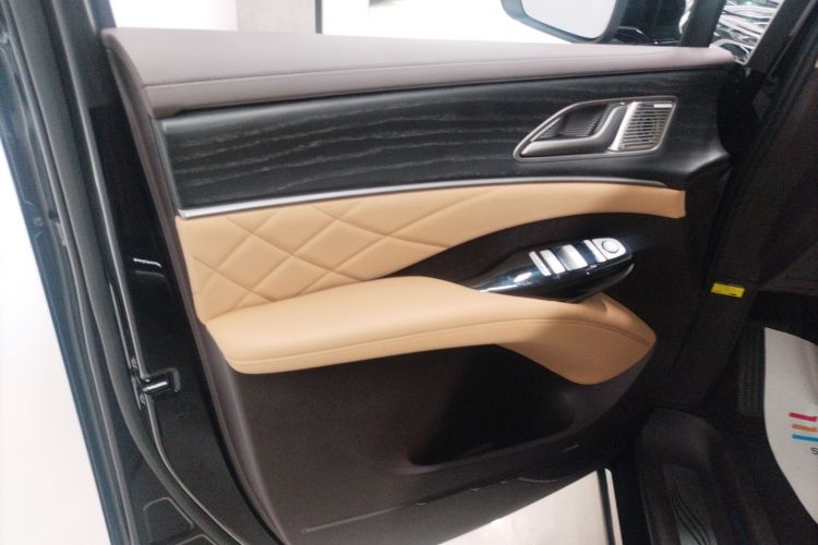 腾势D9 2024款 DM-i 980 四驱尊荣型中控内饰7003