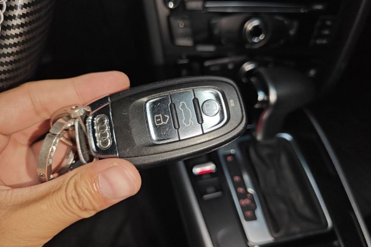 奥迪A4L 2013款 35 TFSI 自动标准型中控内饰7001