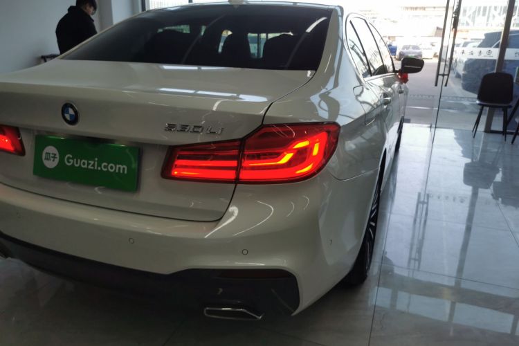 宝马5系 2020款 530Li 领先型 M运动套装车身外观9