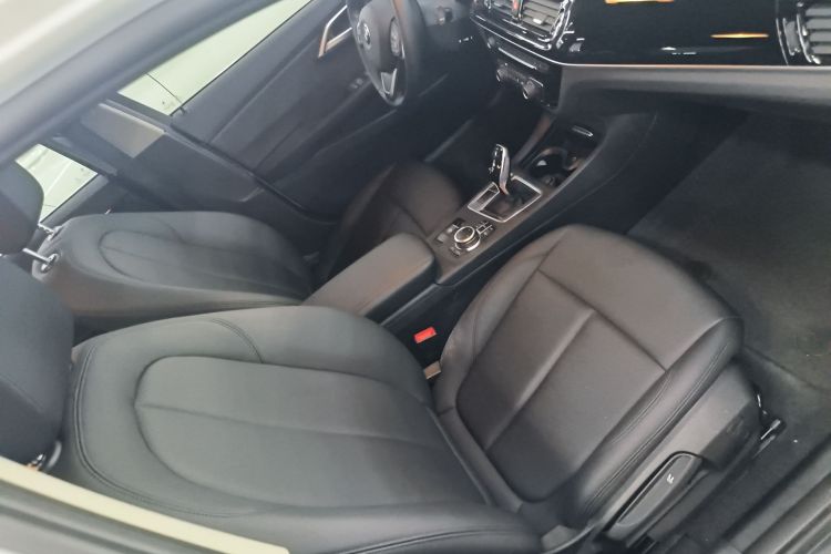 宝马1系 2023款 120i M运动版中控内饰41