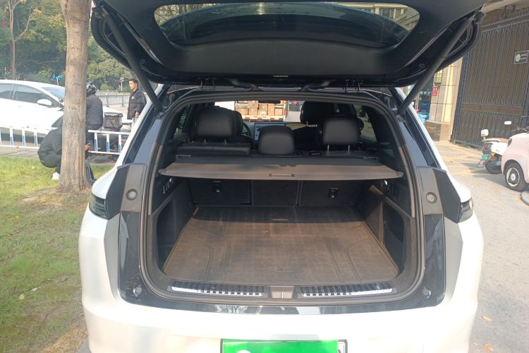 理想汽车 理想L7 2023款 Air机舱底盘23