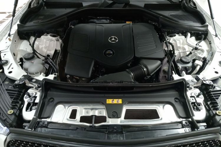 奔驰GLC 2024款 GLC 300 L 4MATIC 豪华型 5座机舱底盘24