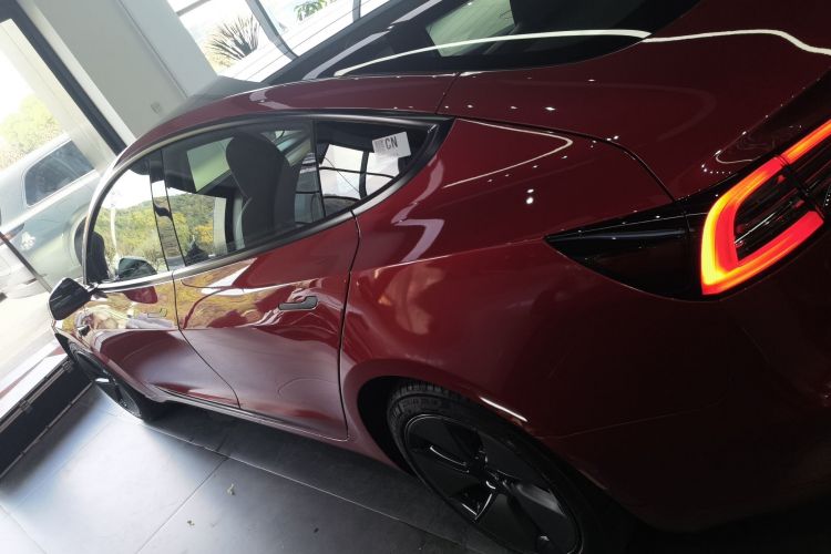 特斯拉 Model 3 2022款 后轮驱动版车身外观4