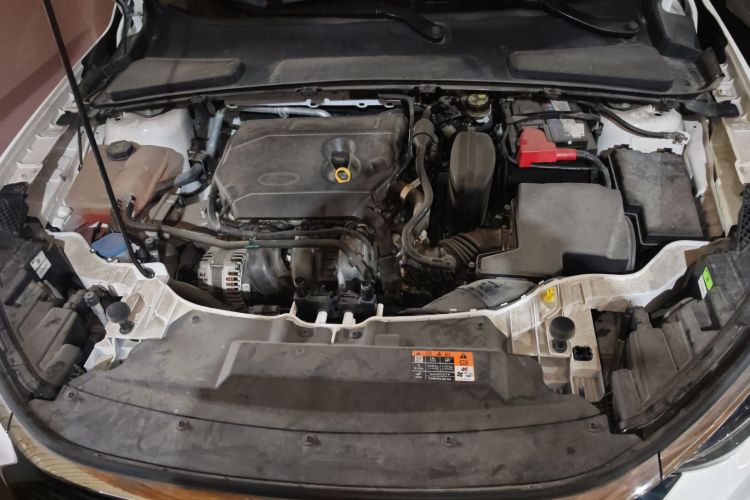 福特 福睿斯 2021款 1.5L 自动钻石版机舱底盘24