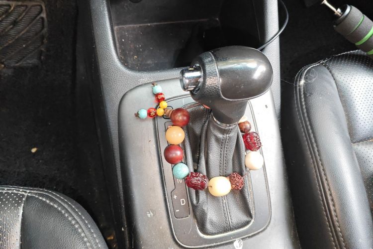 起亚K3 2015款 1.6L 自动GL中控内饰18