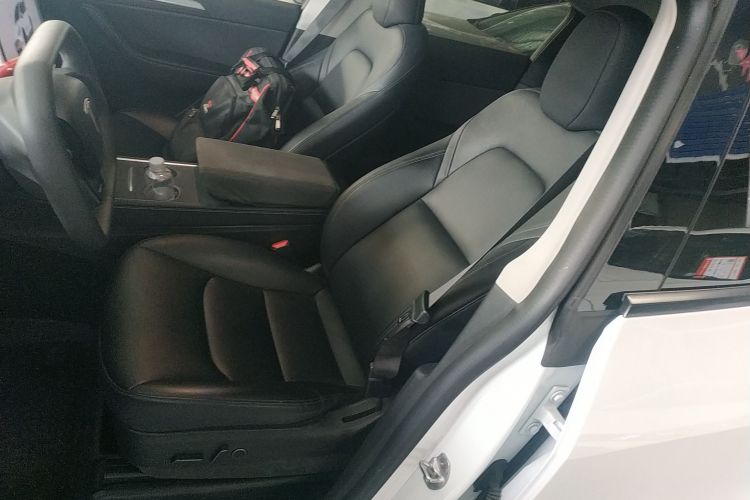 特斯拉 Model Y 2022款 后轮驱动版中控内饰19