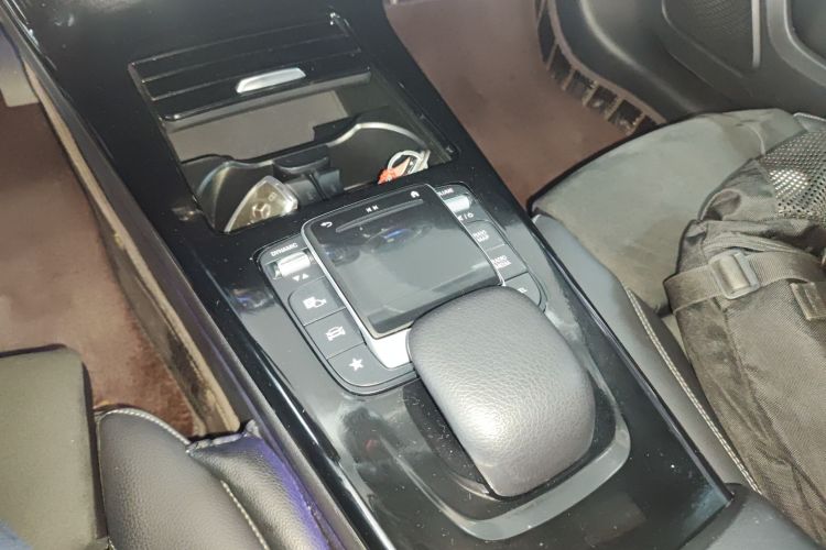 奔驰A级 2021款 A 200 L 运动轿车时尚型中控内饰18