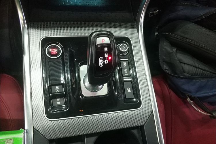 捷豹XEL 2020款 2.0T 200PS R-DYNAMIC S进取运动版中控内饰18